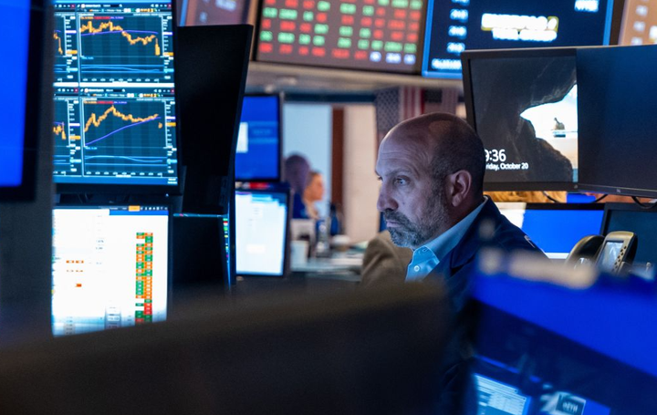 Investing under pressure: how to avoid becoming a victim of hype and preserve capital
